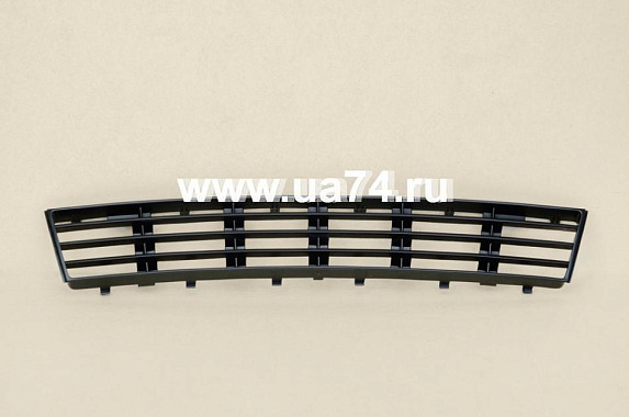 Решетка в бампер центральная Audi A4 1999-2001 (Тайвань)